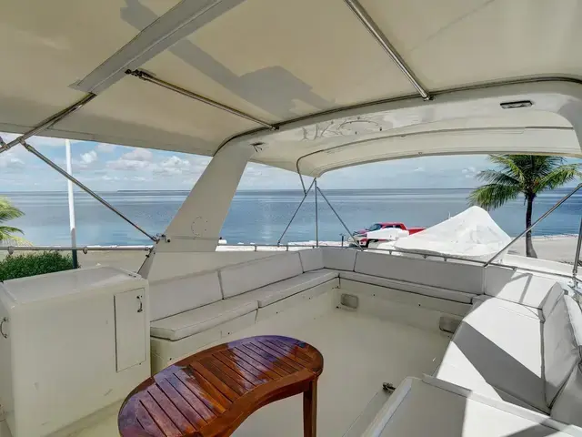 Hatteras 70 Cockpit Motor Yacht