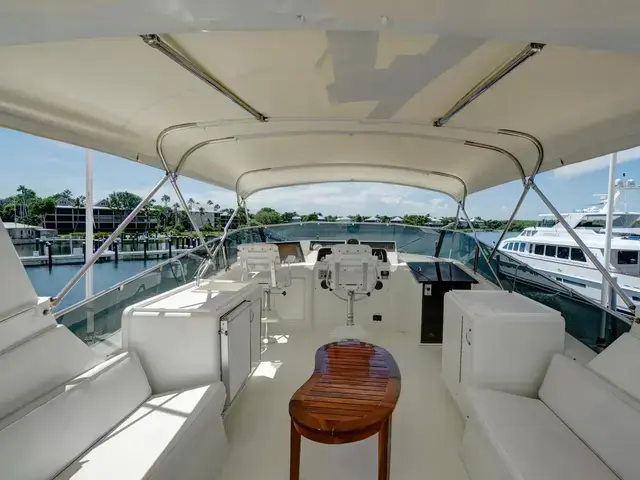 Hatteras 70 Cockpit Motor Yacht