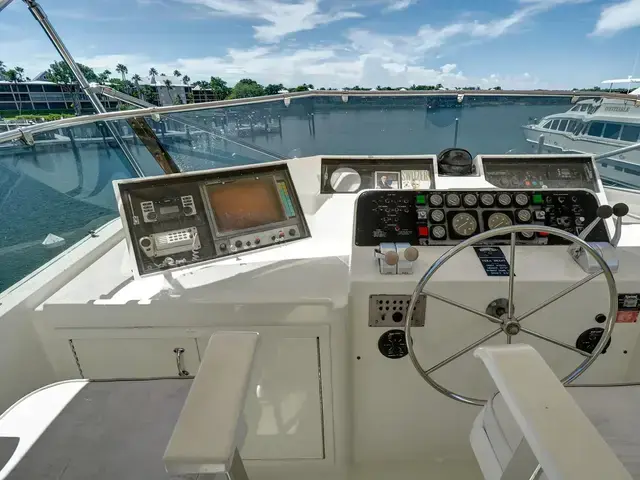 Hatteras 70 Cockpit Motor Yacht