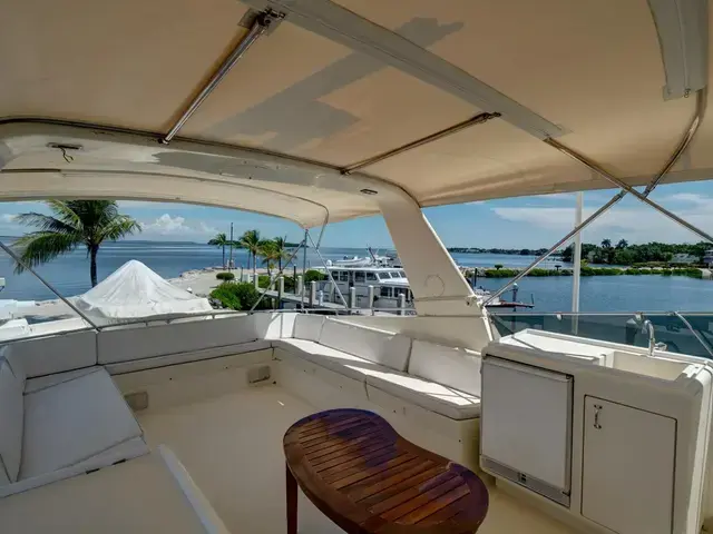 Hatteras 70 Cockpit Motor Yacht