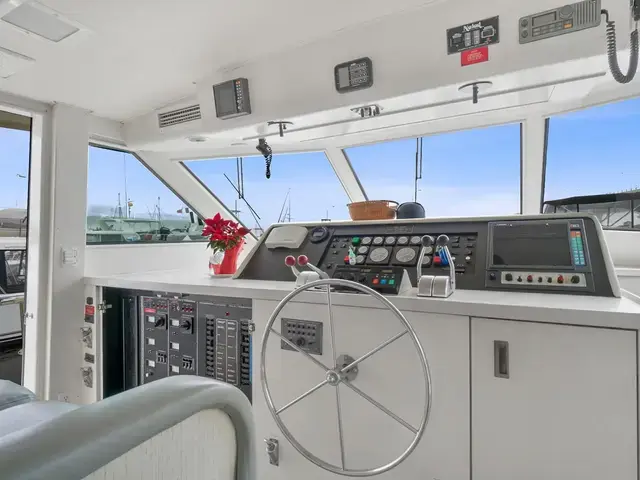 Hatteras 70 Cockpit Motor Yacht