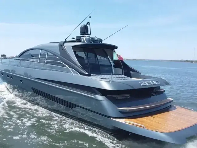 Pershing 65