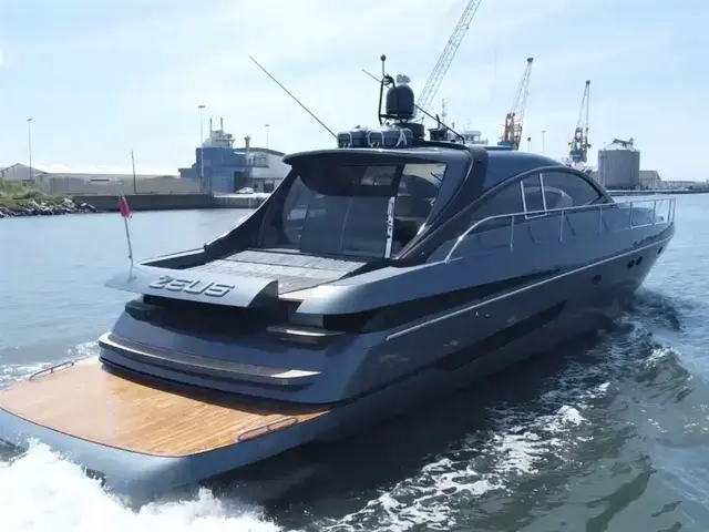 Pershing 65