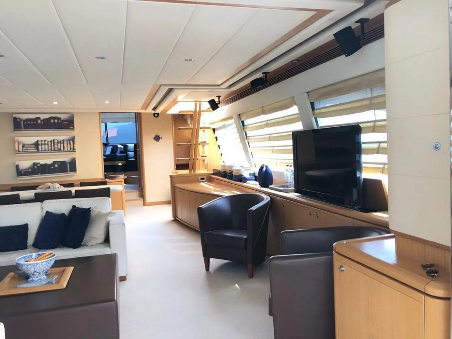 2008 Ferretti 830