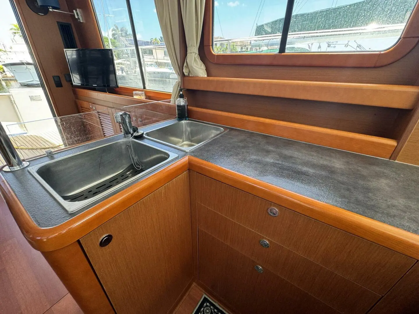 2017 Beneteau swift trawler 34