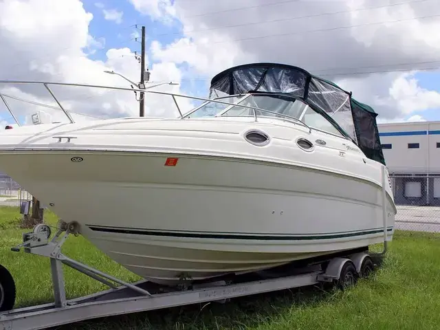 Sea Ray 240 Sundancer