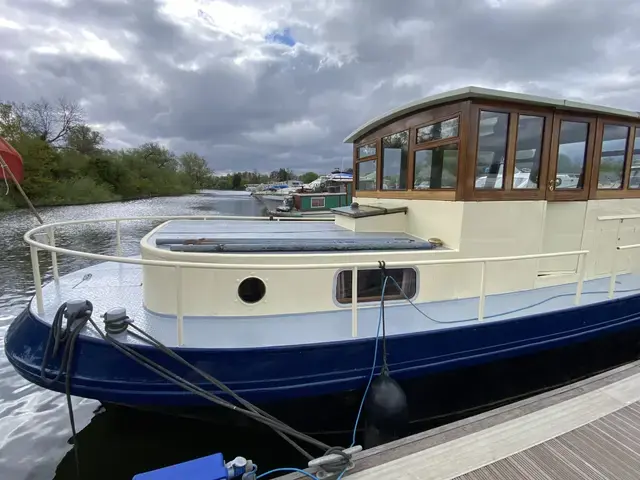 Steilsteven Dutch Barge