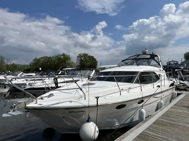 Broom Boats 345