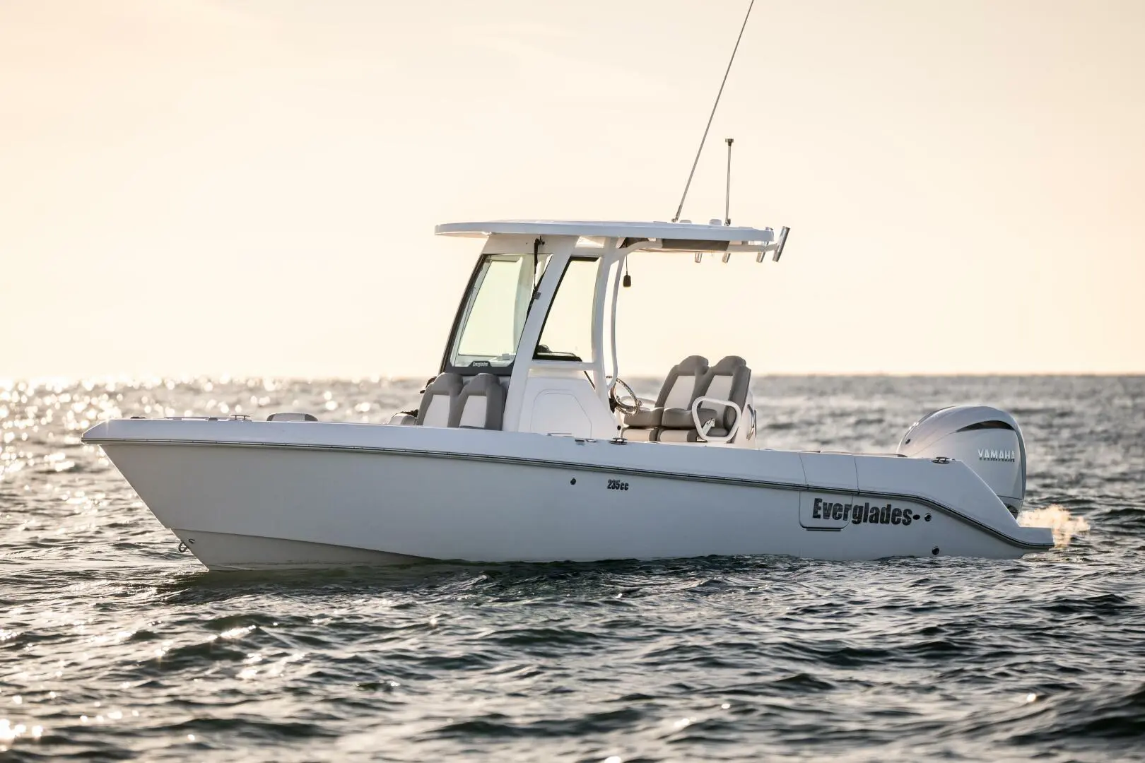 2023 Everglades Boats 235 cc