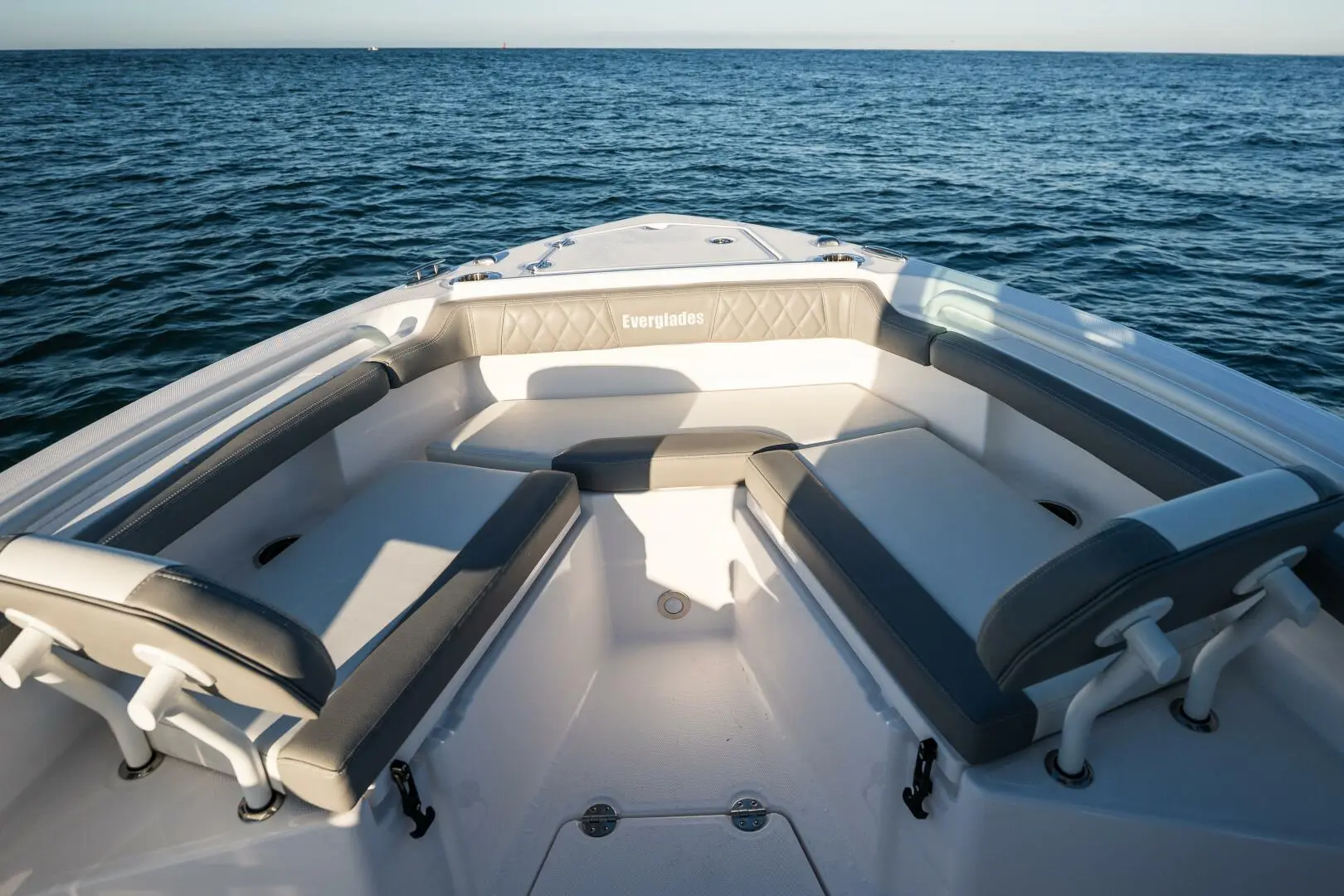 2023 Everglades Boats 235 cc