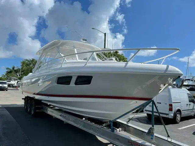 Intrepid Boats 345 Valor