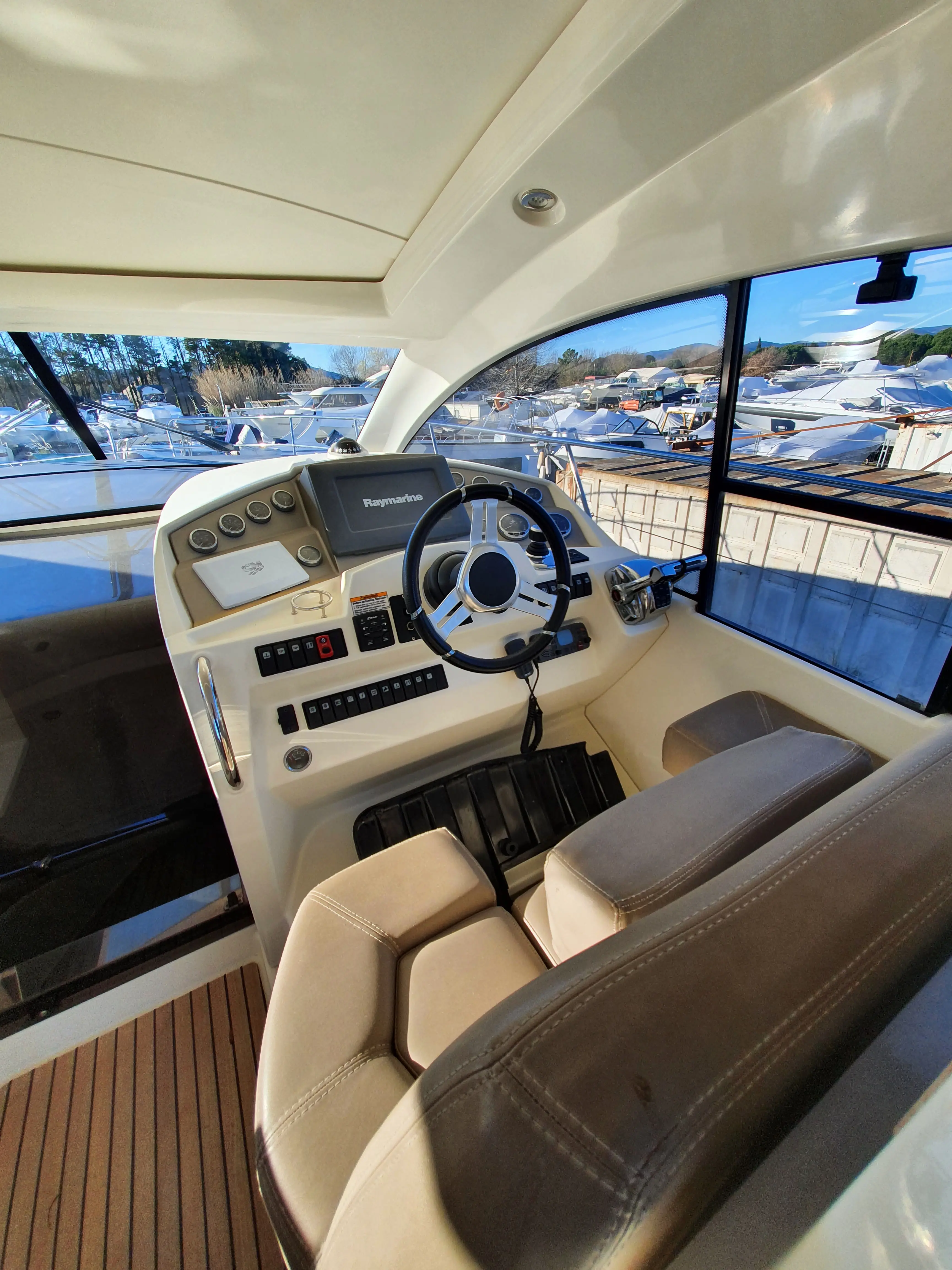 2011 Prestige 390 s