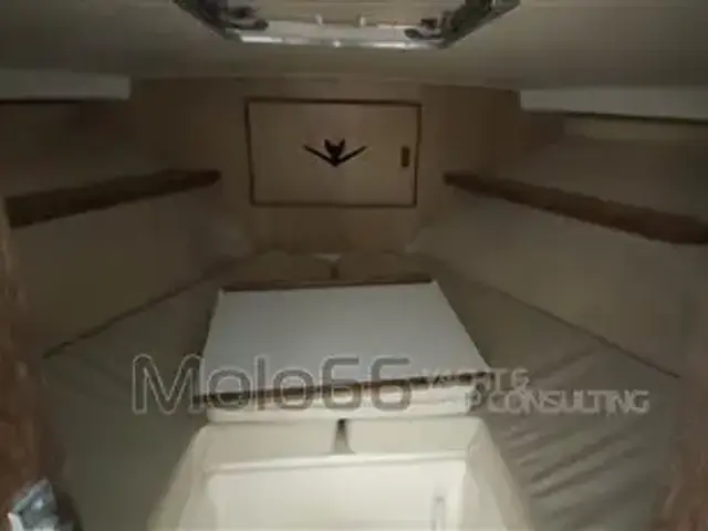 Bertram 28 Flybridge Cruiser