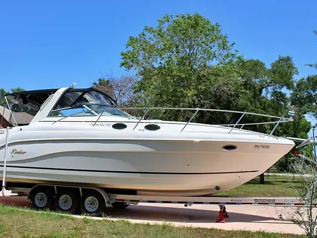 Rinker 342 Fiesta Vee