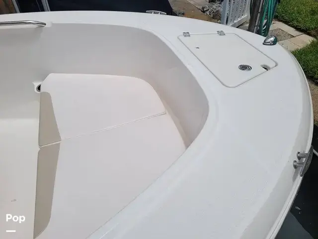 Robalo R180