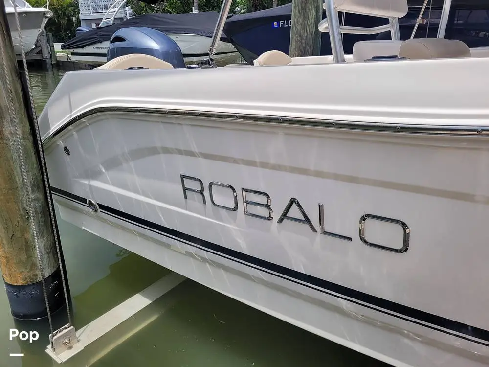 2018 Robalo r180