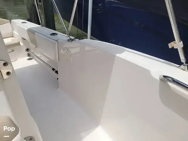 Robalo R180