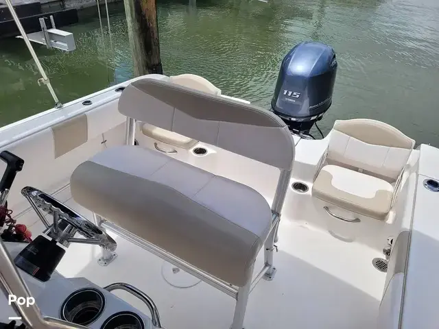 Robalo R180