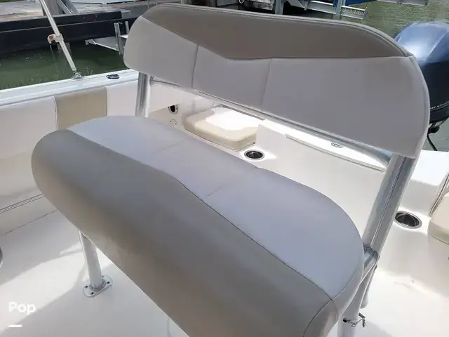 Robalo R180