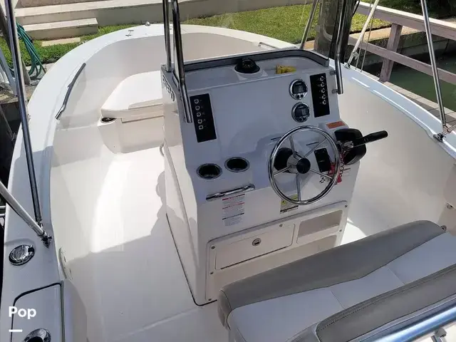 Robalo R180