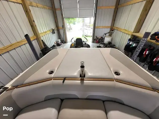 Centurion Boats Lightning Storm