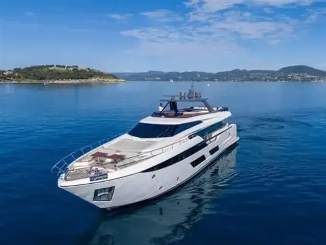 Ferretti Yachts 920