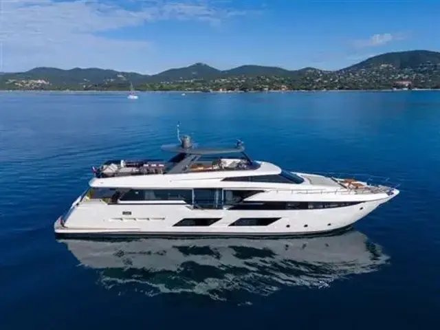 Ferretti Yachts 920