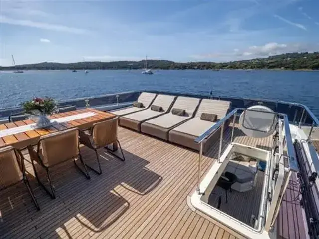 Ferretti Yachts 920