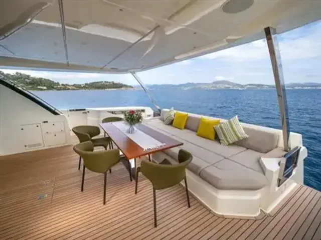 Ferretti Yachts 920