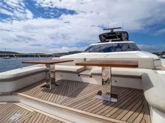 Ferretti Yachts 920