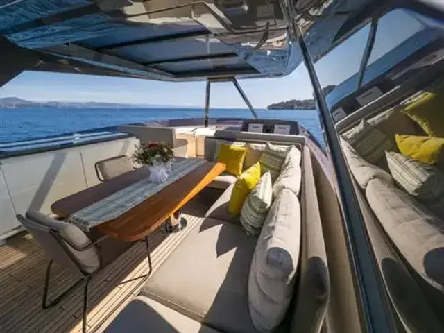 Ferretti Yachts 920