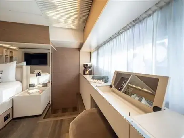 Ferretti Yachts 920