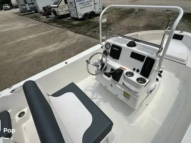 Robalo R160