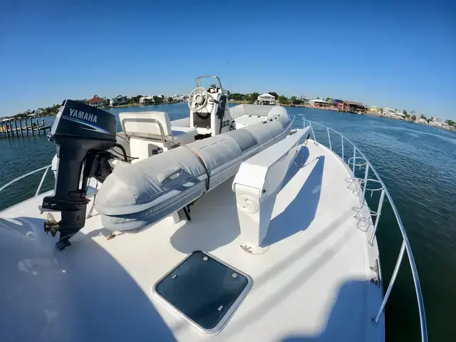 Hatteras 65'