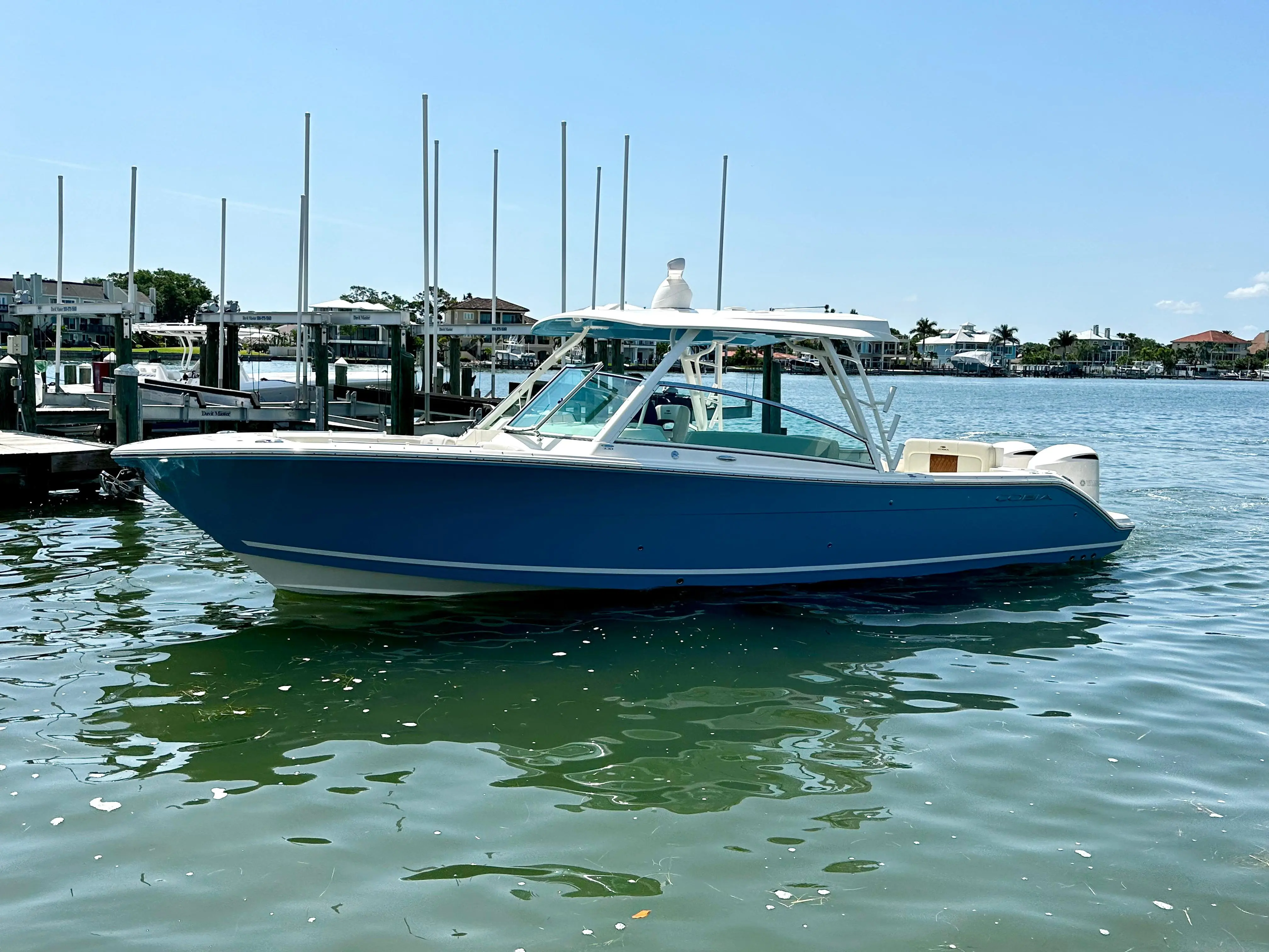 2021 Cobia Boats 33'