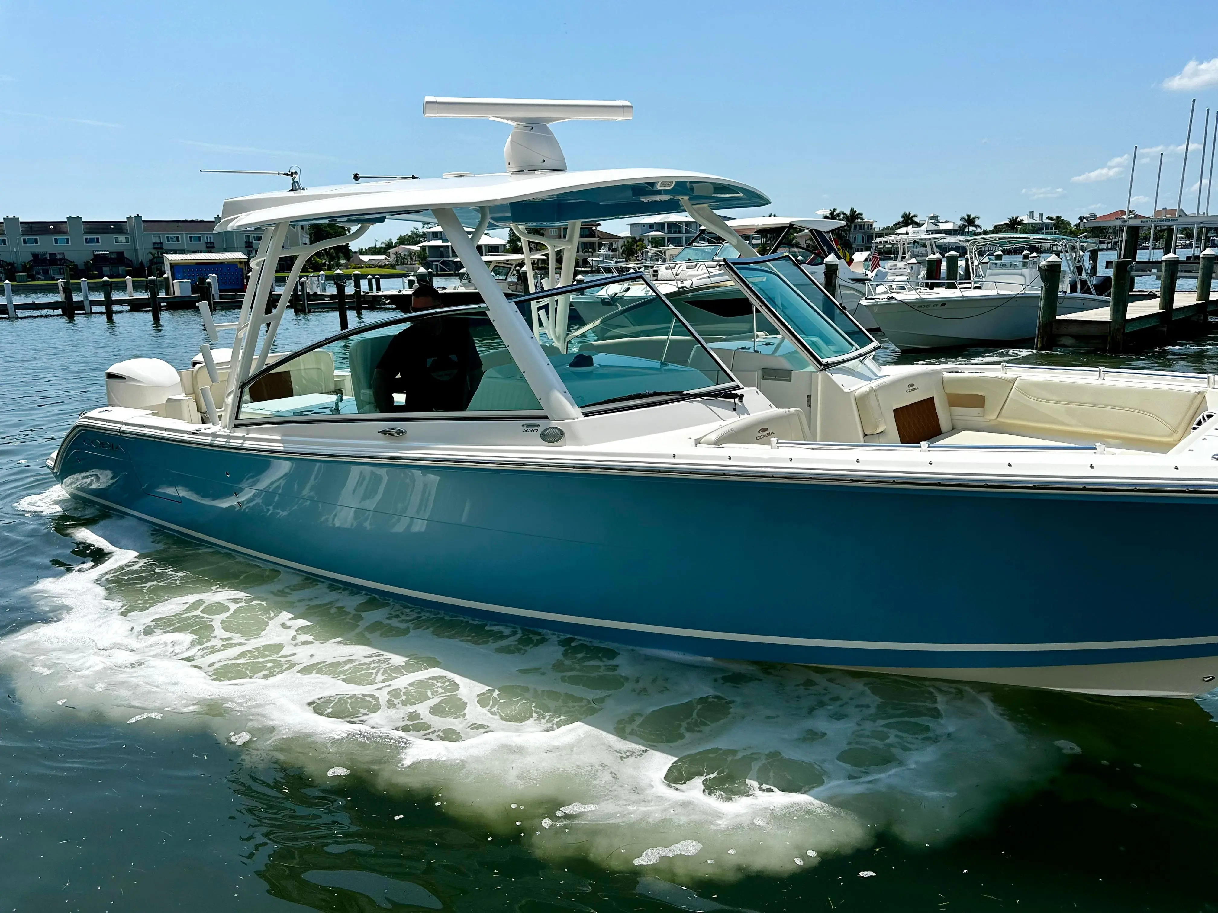 2021 Cobia Boats 33'