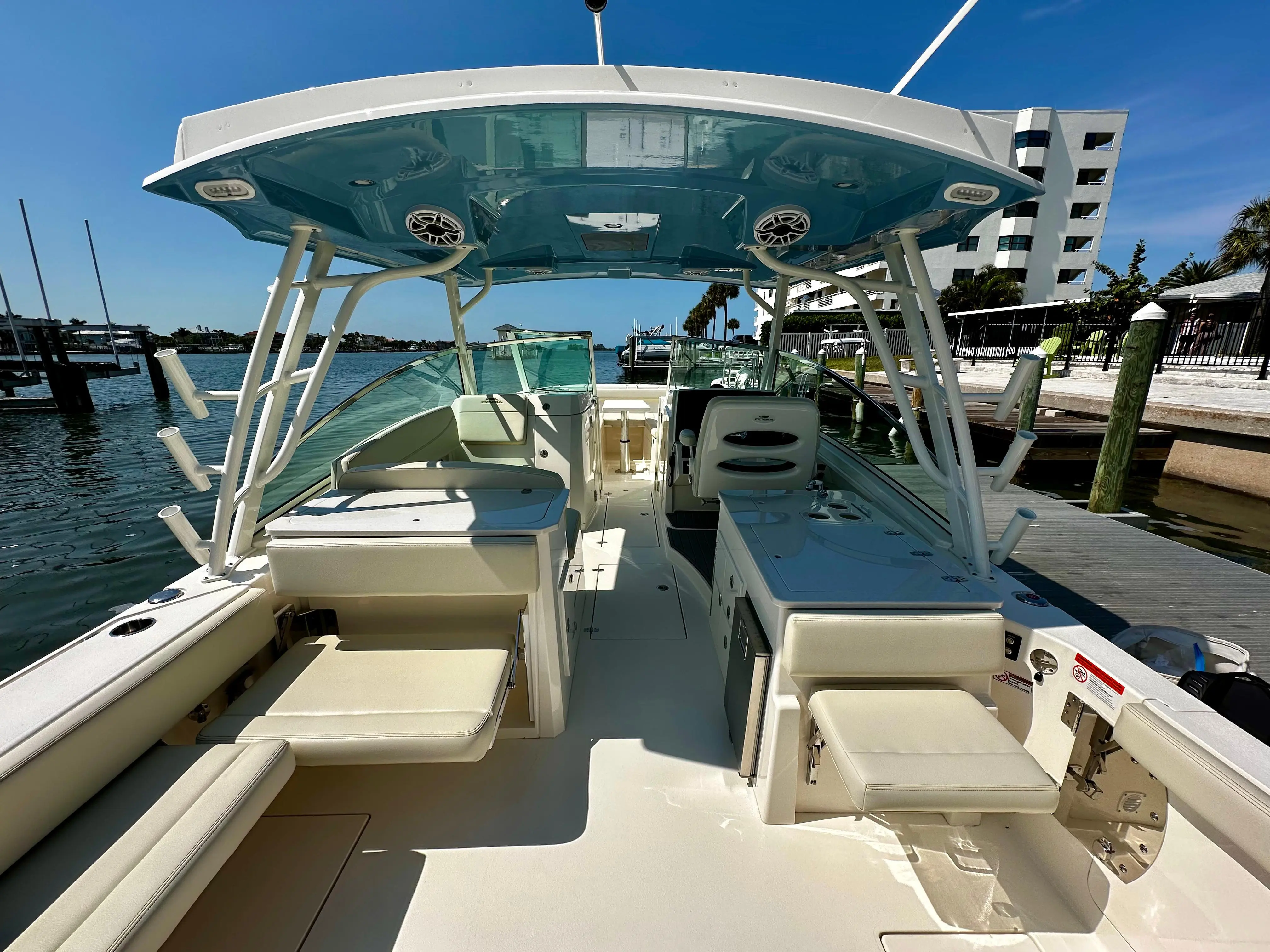 2021 Cobia Boats 33'