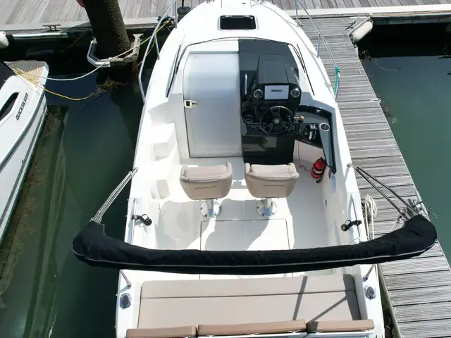 Quicksilver Activ 555 Cabin