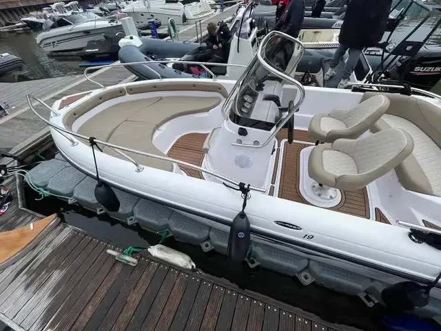 Ranieri Voyager 19