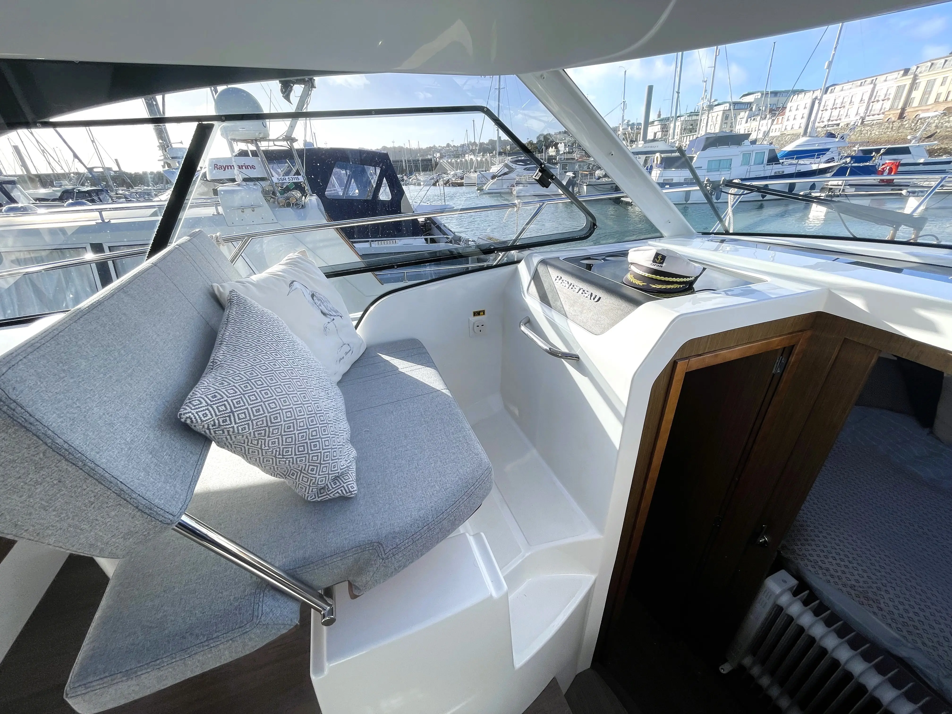 2020 Beneteau antares 9