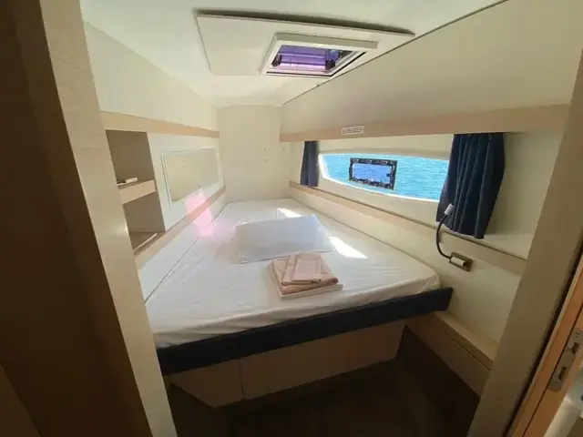 Fountaine Pajot Lucia 40