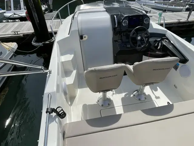 Quicksilver Activ 555 Cabin