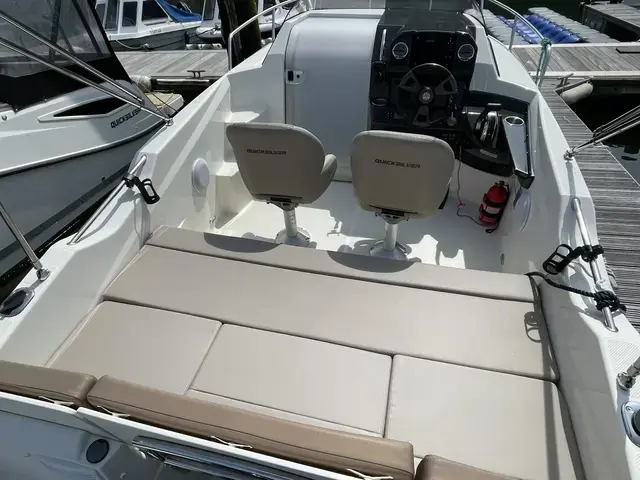 Quicksilver Activ 555 Cabin