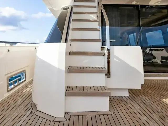 Ferretti Yachts 920