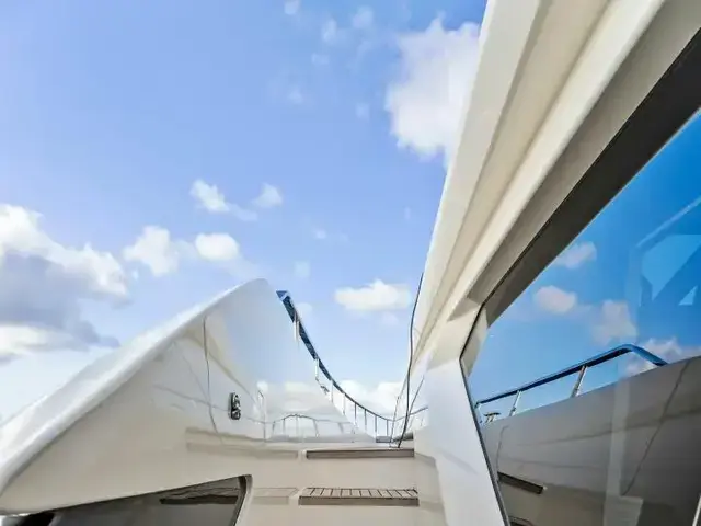 Ferretti Yachts 920