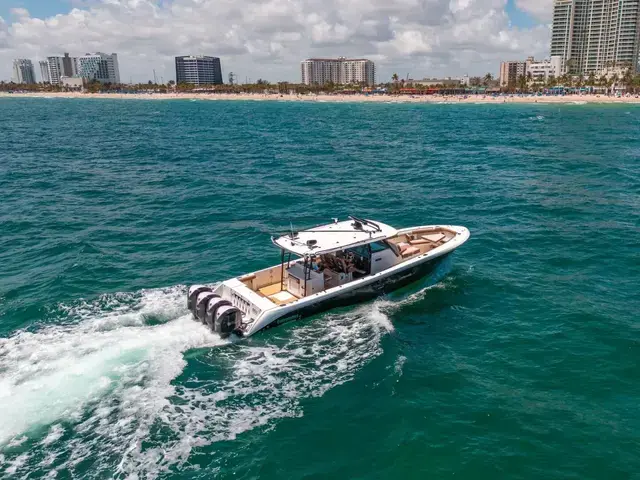 Everglades Boats 435 CC