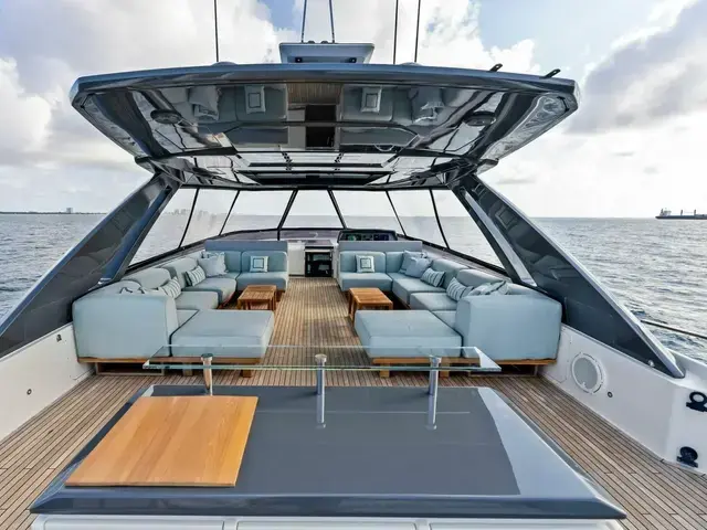 Ferretti Yachts 920