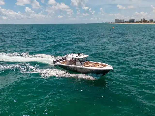 Everglades Boats 435 CC