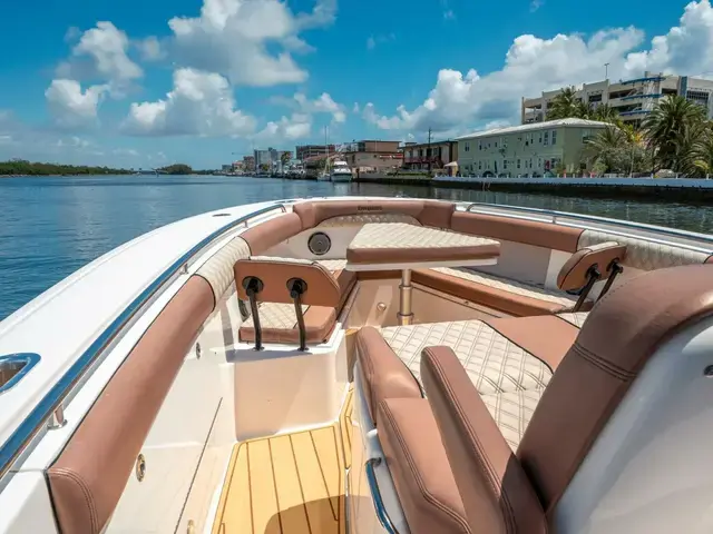 Everglades Boats 435 CC