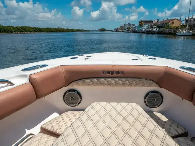 Everglades Boats 435 CC